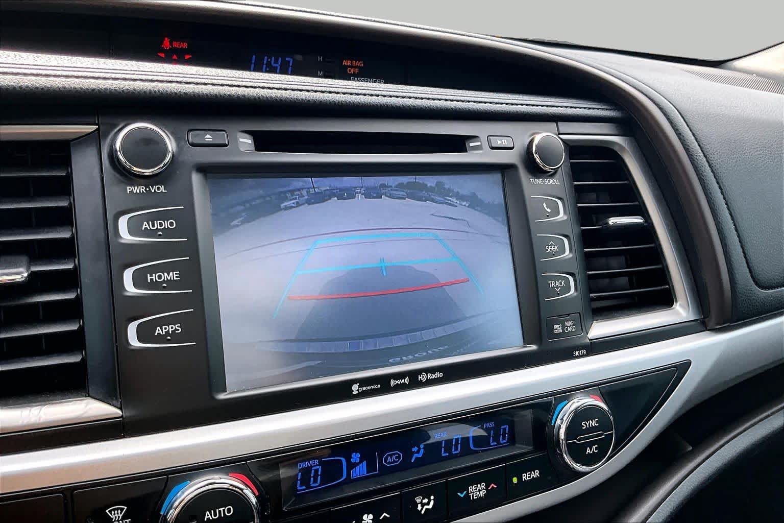 Used 2017 Toyota Highlander XLE FWD image 25