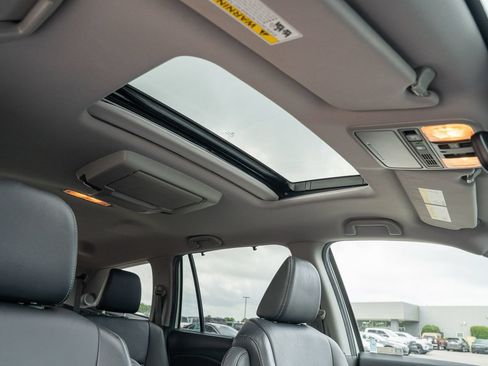 Used 2019 Honda Pilot Touring image 25