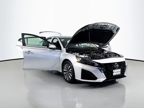 Used 2023 Nissan Altima 2.5 SV FWD image 17