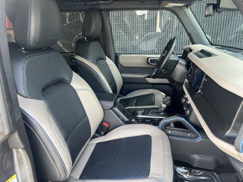 Used 2023 Ford Bronco Wildtrak image 31