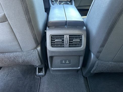 Used 2022 Nissan Rogue SV image 12