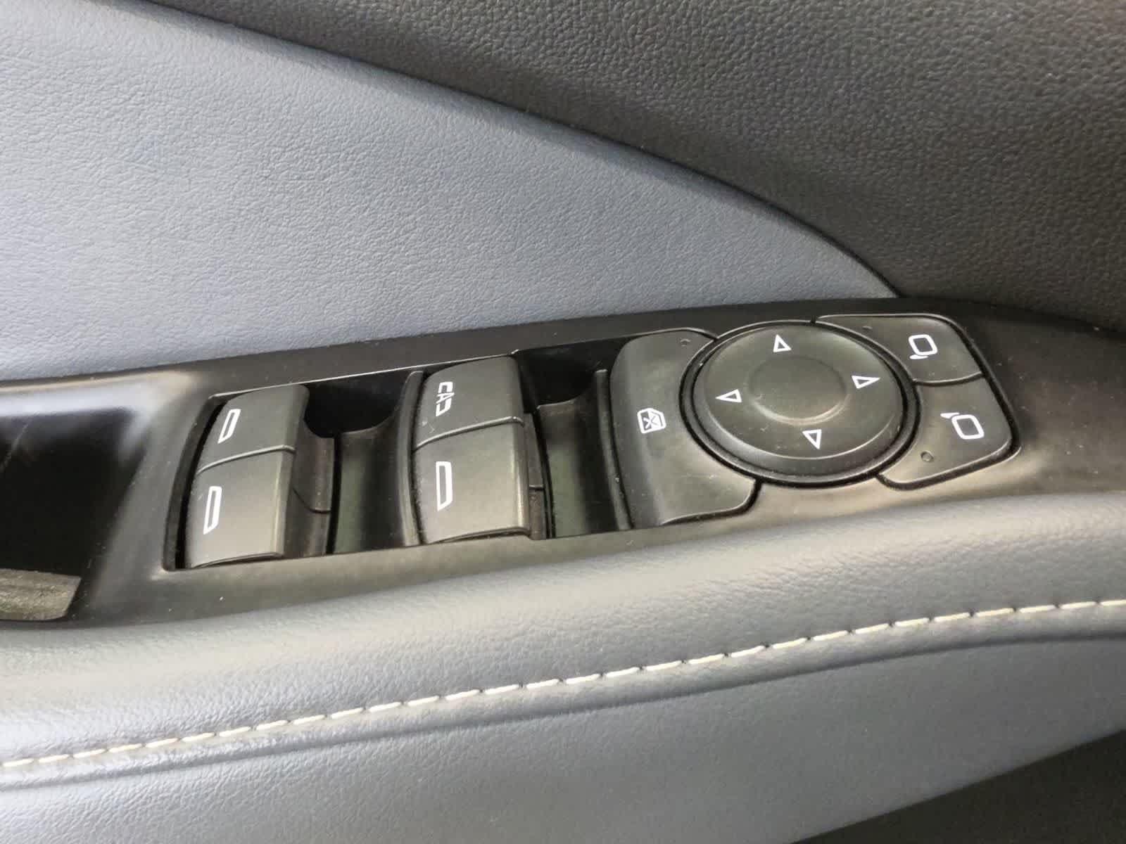 Used 2023 Buick Enclave Essence AWD/4WD image 16