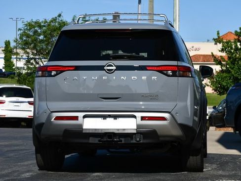 Used 2025 Nissan Pathfinder Platinum AWD/4WD image 9