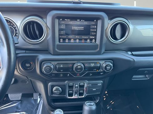 Used 2020 Jeep Wrangler Unlimited Sahara AWD/4WD image 7