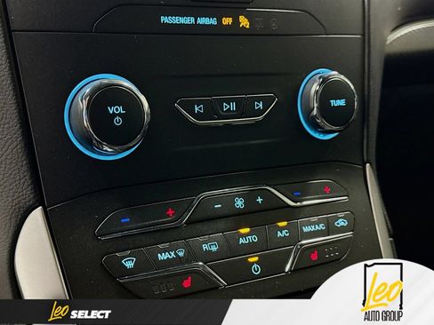 Used 2020 Ford Edge ST-Line w/ Cold Weather Package FWD image 18