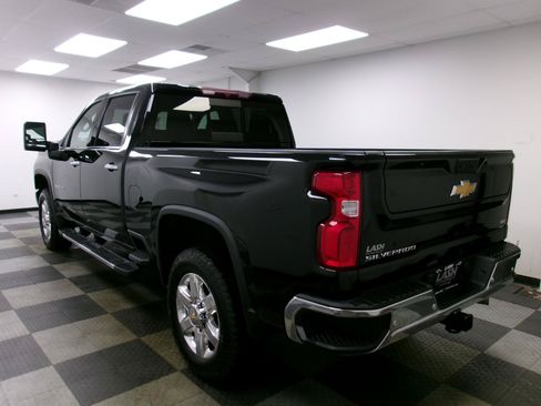 Used 2022 Chevrolet Silverado 2500 LTZ w/ LTZ Plus Package AWD/4WD image 2