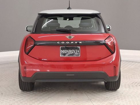 Used 2025 MINI Cooper 2-Door Hardtop image 8