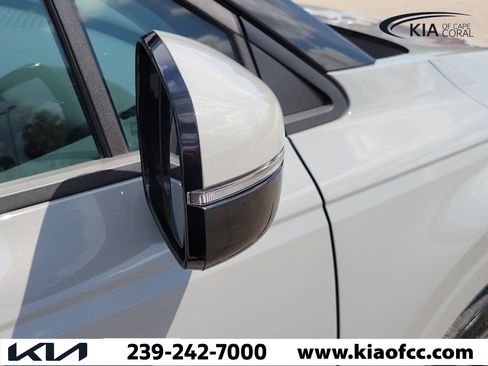 Certified 2025 Kia Carnival EX FWD image 8
