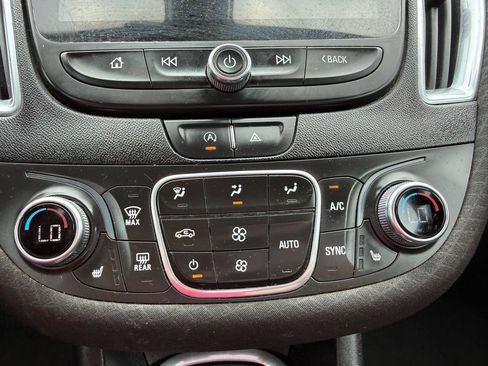 Used 2020 Chevrolet Malibu LT FWD image 29