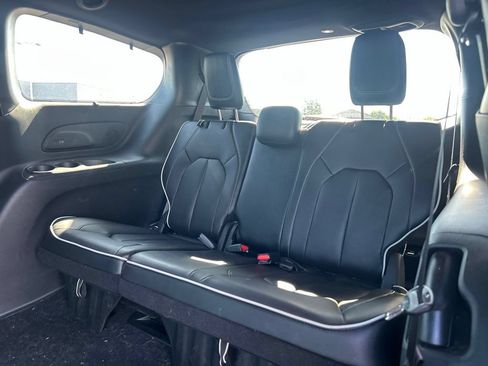 Used 2025 Chrysler Pacifica Limited w/ Uconnect Theater Family Group AWD/4WD image 6