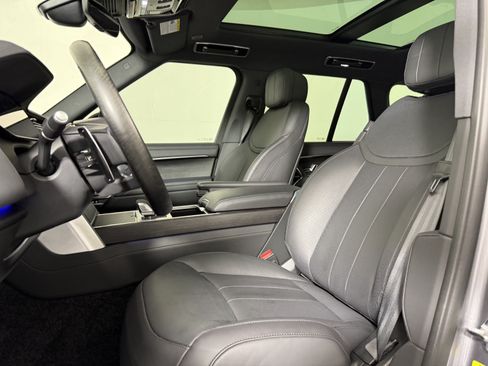 Certified 2025 Land Rover Range Rover SE AWD/4WD image 5