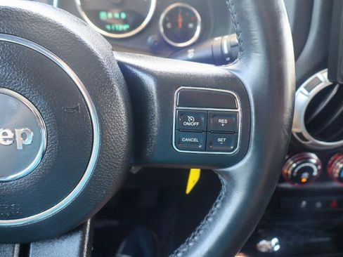 Used 2017 Jeep Wrangler Unlimited Rubicon w/ Connectivity Group AWD/4WD image 16