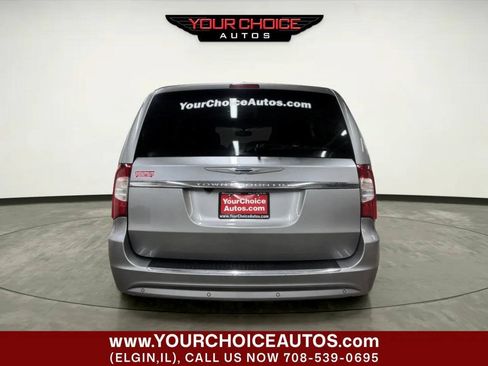 Used 2015 Chrysler Town & Country Touring-L w/ Driver Convenience Group FWD image 4