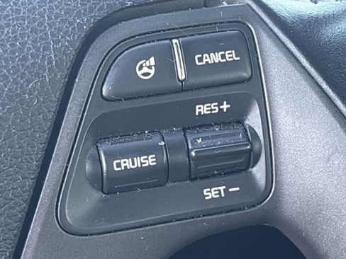 Used 2016 Kia Forte SX FWD image 17