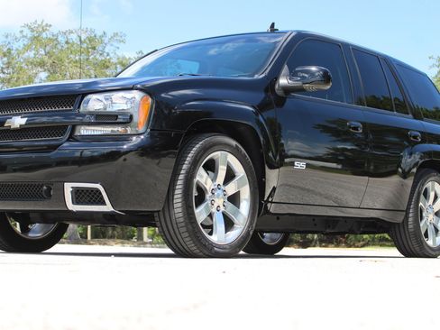Used 2006 Chevrolet TrailBlazer LT w/ SS Package RWD image 2
