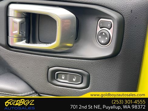 Used 2023 Jeep Wrangler Sahara image 25