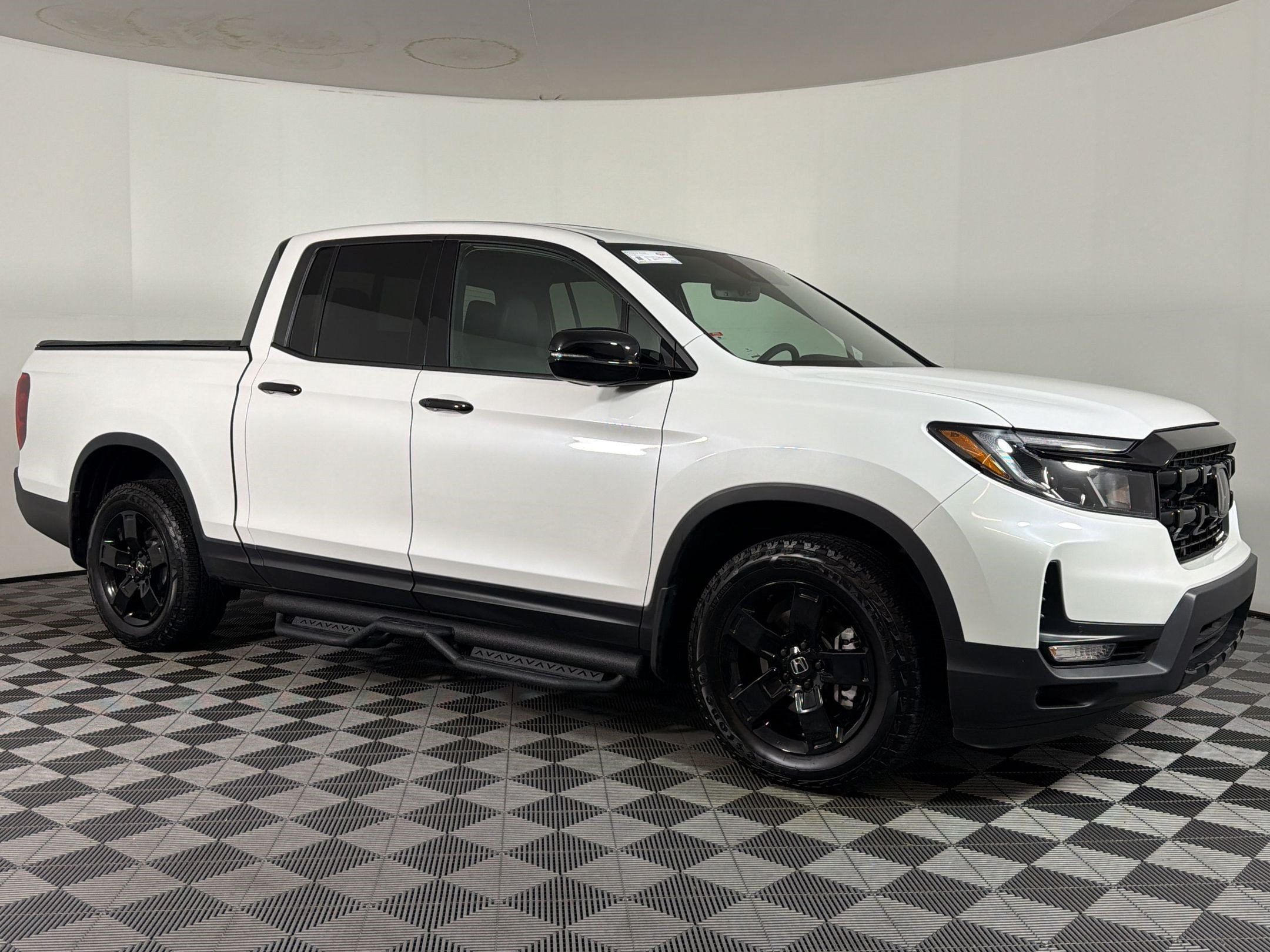 Used 2025 Honda Ridgeline Black Edition image 6