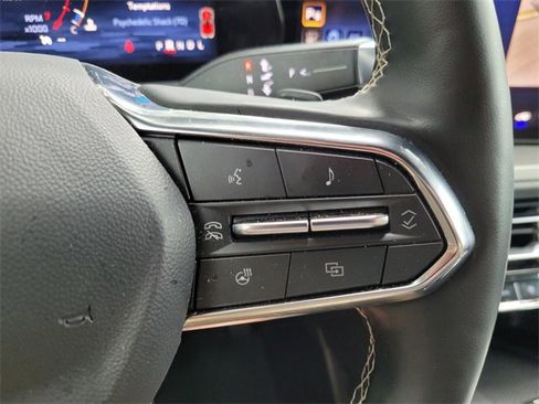 Used 2025 Chevrolet Traverse LT image 37