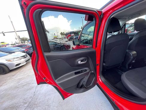 Used 2020 Jeep Renegade Altitude w/ Cold Weather Group FWD image 13