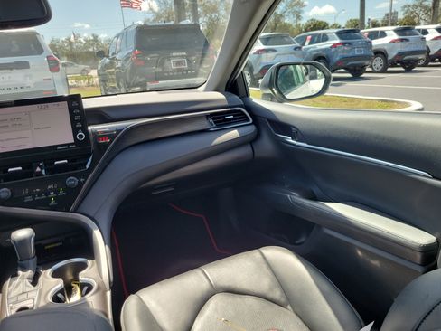 Used 2022 Toyota Camry XLE image 17
