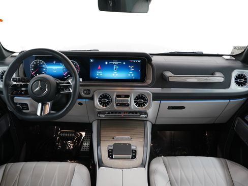 Used 2025 Mercedes-Benz G 550 image 12