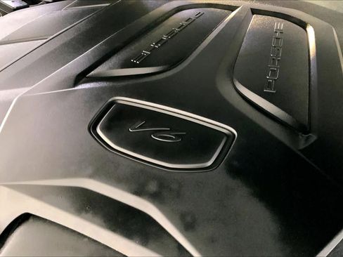 Used 2025 Porsche Cayenne image 33