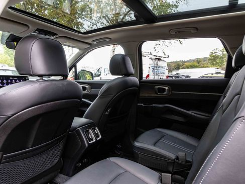 Certified 2022 Kia Sorento X-Line EX image 23