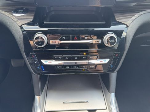 Used 2023 Ford Explorer Limited image 12