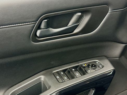 Used 2023 Nissan Pathfinder SV image 15