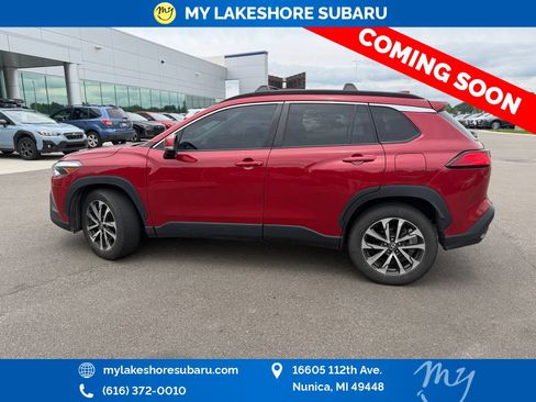 Used 2022 Toyota Corolla Cross XLE AWD/4WD image 4