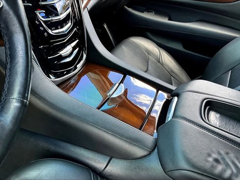 Used 2017 Cadillac Escalade Premium Luxury image 13