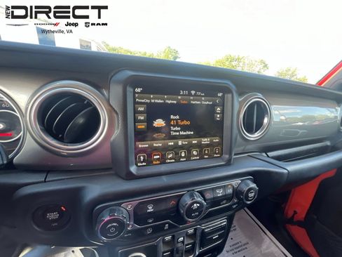 Used 2018 Jeep Wrangler Unlimited Sahara AWD/4WD image 17