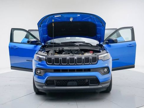 Used 2025 Jeep Compass Latitude w/ Convenience Group AWD/4WD image 16