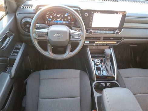 Used 2025 Chevrolet Colorado Trail Boss image 11