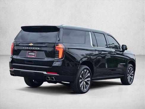 Used 2026 Chevrolet Suburban High Country AWD/4WD image 5
