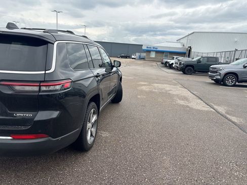 Used 2021 Jeep Grand Cherokee L Limited w/ Luxury Tech Group II image 9