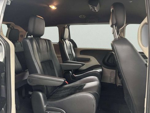 Used 2017 Dodge Grand Caravan SXT image 20
