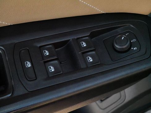 Certified 2020 Volkswagen Atlas Cross Sport SEL R-Line AWD/4WD image 19