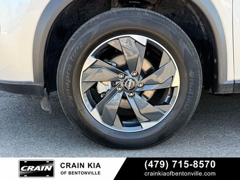 Used 2024 Nissan Rogue SV image 34