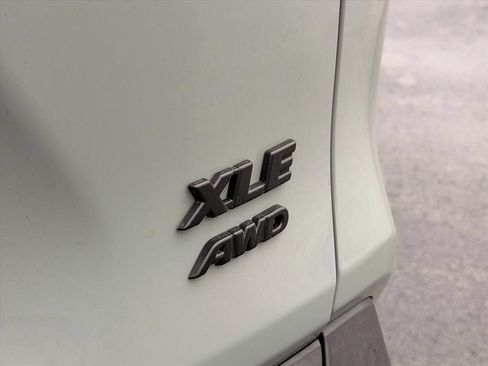 Used 2021 Toyota RAV4 XLE w/ Convenience Package AWD/4WD image 7