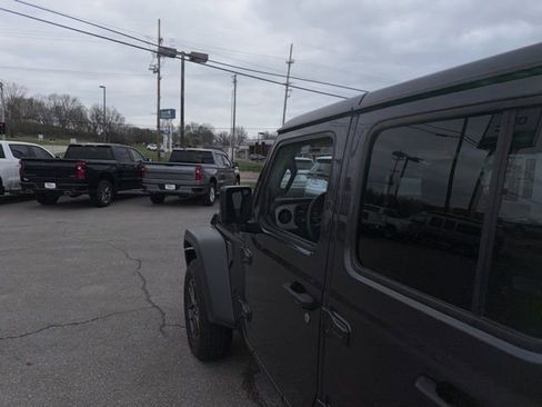 Used 2025 Jeep Wrangler Sport S image 20