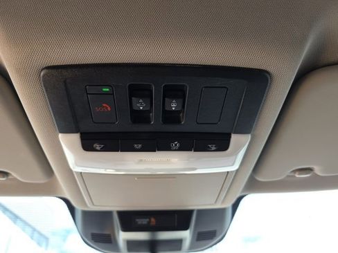 Used 2023 Nissan Rogue SV w/ SV Premium B Package image 21