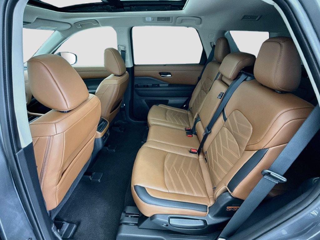 Used 2024 Nissan Pathfinder Platinum w/ Cargo Package FWD image 20