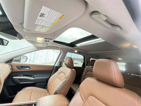 Used 2024 Nissan Pathfinder Platinum w/ Cargo Package image 22