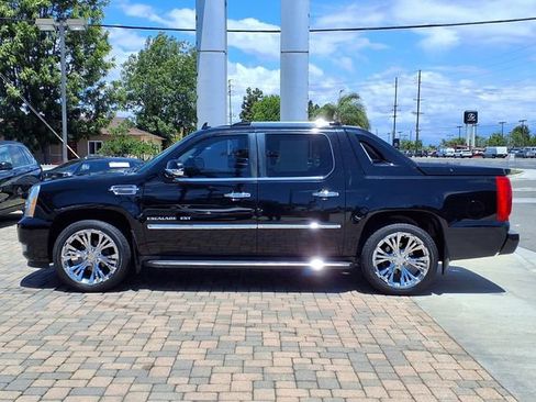 Used 2012 Cadillac Escalade EXT Luxury AWD/4WD image 2