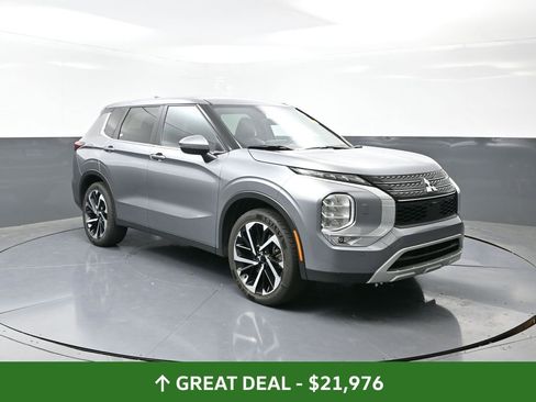 Used 2024 Mitsubishi Outlander SE image 5