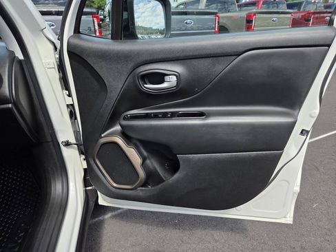 Used 2023 Jeep Renegade Latitude AWD/4WD image 22