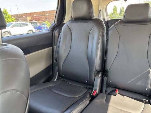 Used 2026 Kia Carnival FWD image 38