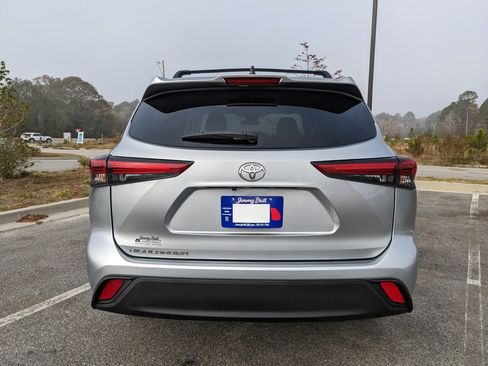 Used 2023 Toyota Highlander L image 17