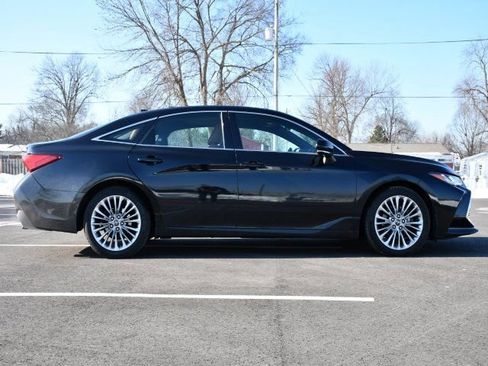 Used 2019 Toyota Avalon Limited image 8
